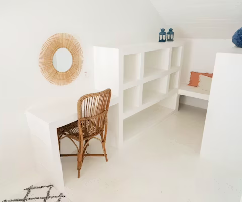 Simple Spaces Support